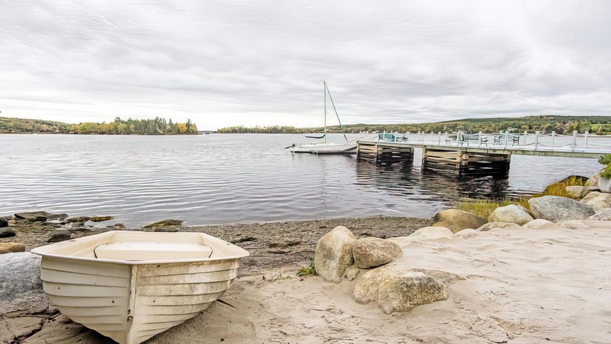 Ocean Bay View Luxury Guesthouse Musquodoboit Harbour Exterior photo